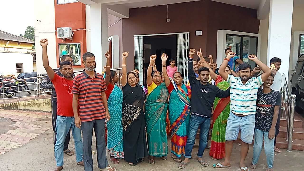 पुलिस पर लगा मोबाइल का डाटा डिलीट करने का आरोप