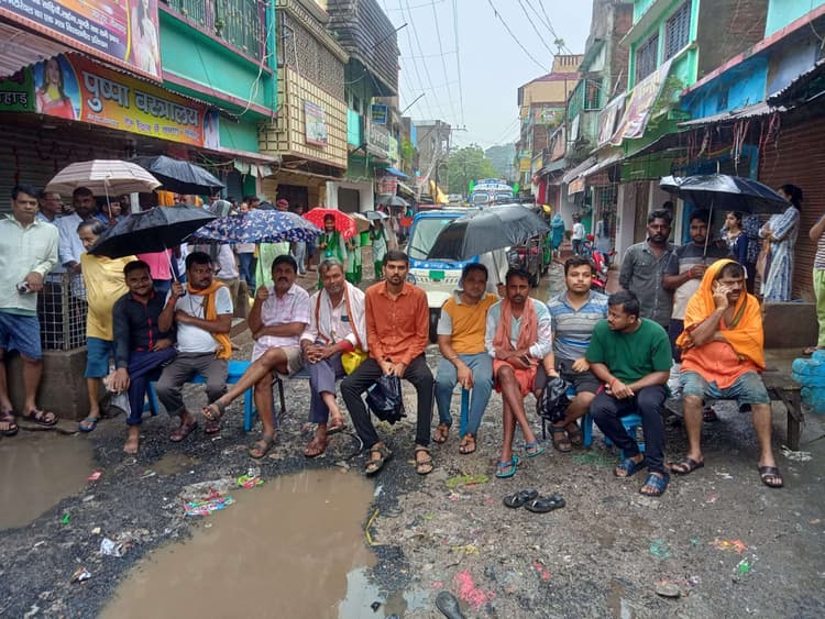 ज्वेलरी दुकान का शटर तोड़कर 8.50 लाख की चोरी, आक्रोश में सड़क जाम