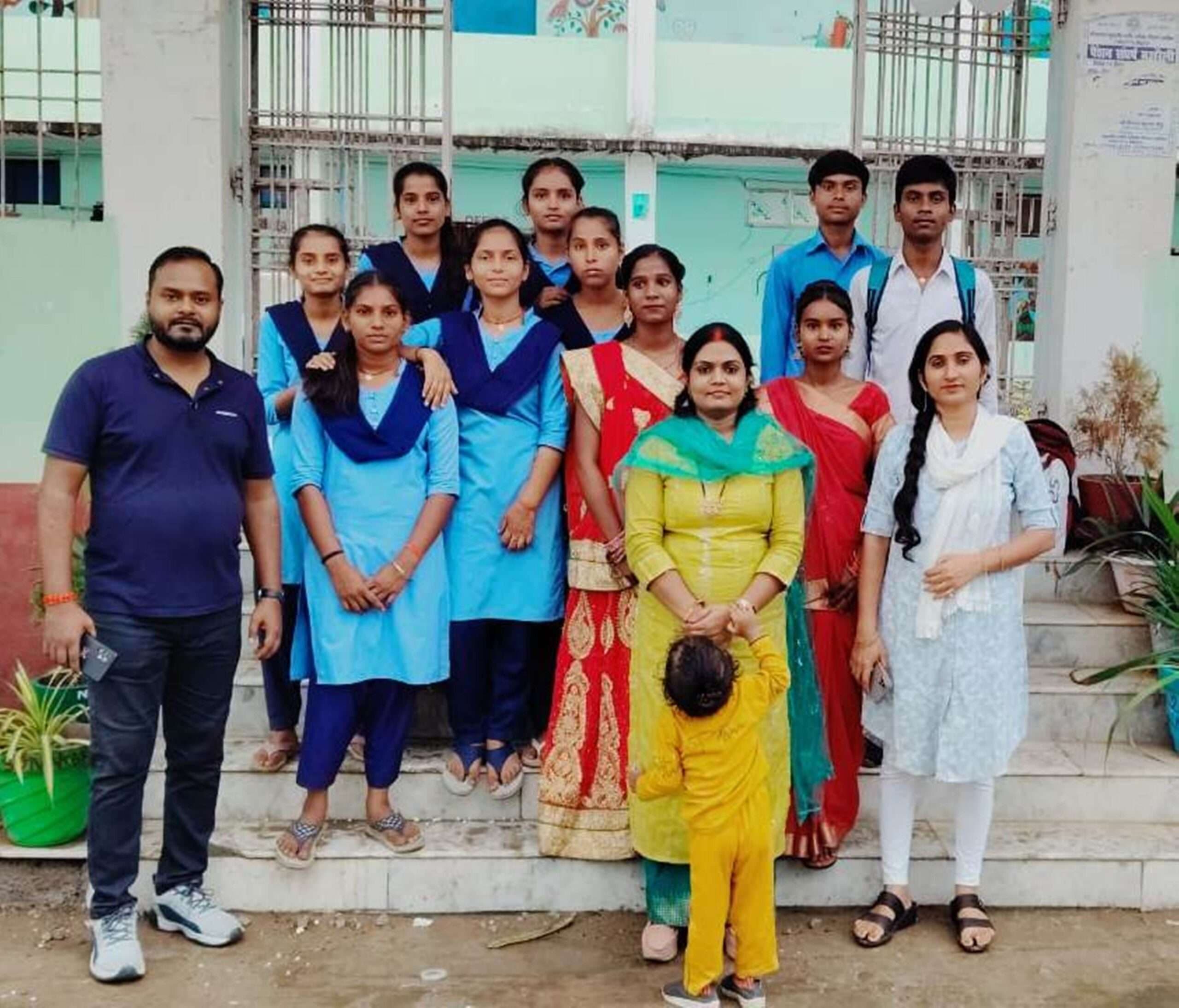 रोल प्ले व लोकनृत्य में छात्र-छात्राओं ने लहराया परचम