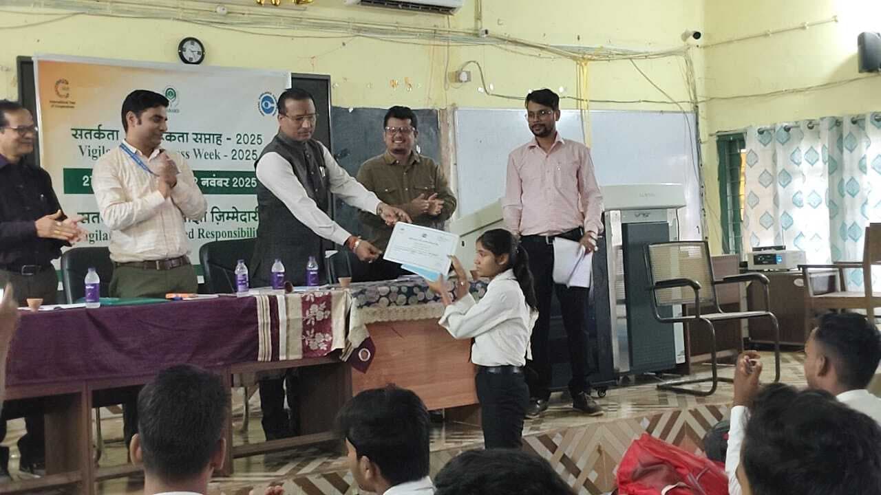 क्विज में नव्या, सिमरन, छोटी व नेहा अव्वल