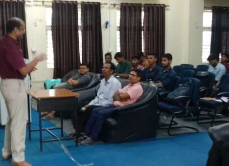 मानसिक स्वास्थ्य के लिए सकारात्मक दृष्टिकोण अपनाएं छात्र : प्रो. मनोज