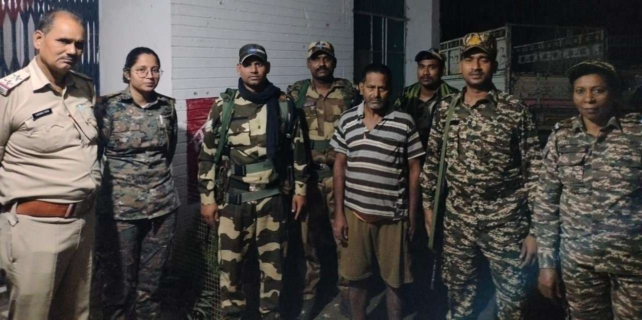 Samastipur News:विशेष छापेमारी अभियान में देसी शराब के साथ एक तस्कर गिरफ्तार