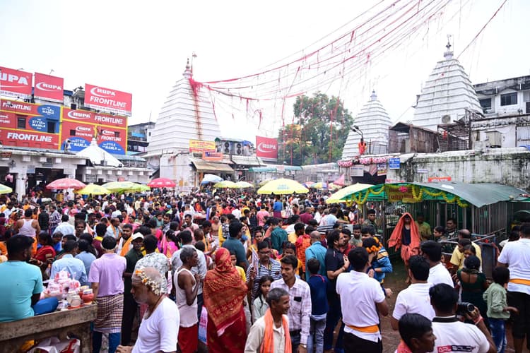 Deoghar News : देवोत्थान एकादशी पर उमड़े भक्त, बाबा मंदिर में लगा रहा तांता