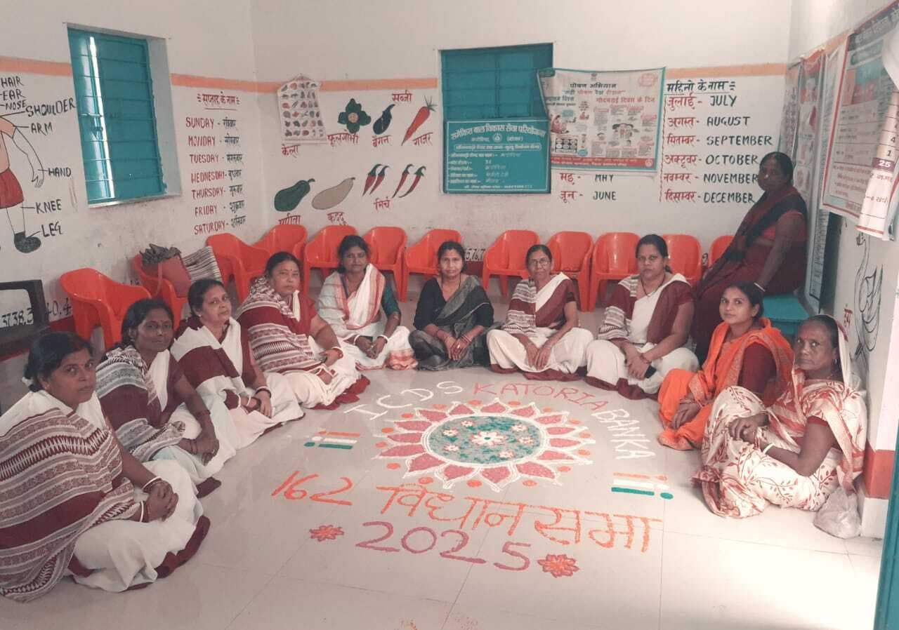 सेविकाओं ने रंगोली बना व प्रभातफेरी निकालकर मतदान का दिया संदेश