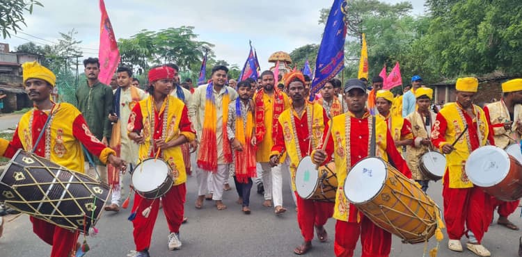 Dhanbad News : राजगंज श्री खाटू श्याम जन्मोत्सव पर निकली भव्य निसान यात्रा