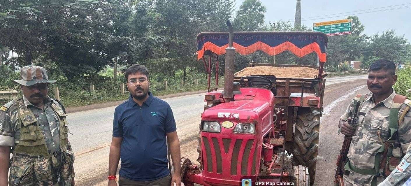 भुरभुरी पुल के पास अवैध बालू लदे दो ट्रैक्टर जब्त
