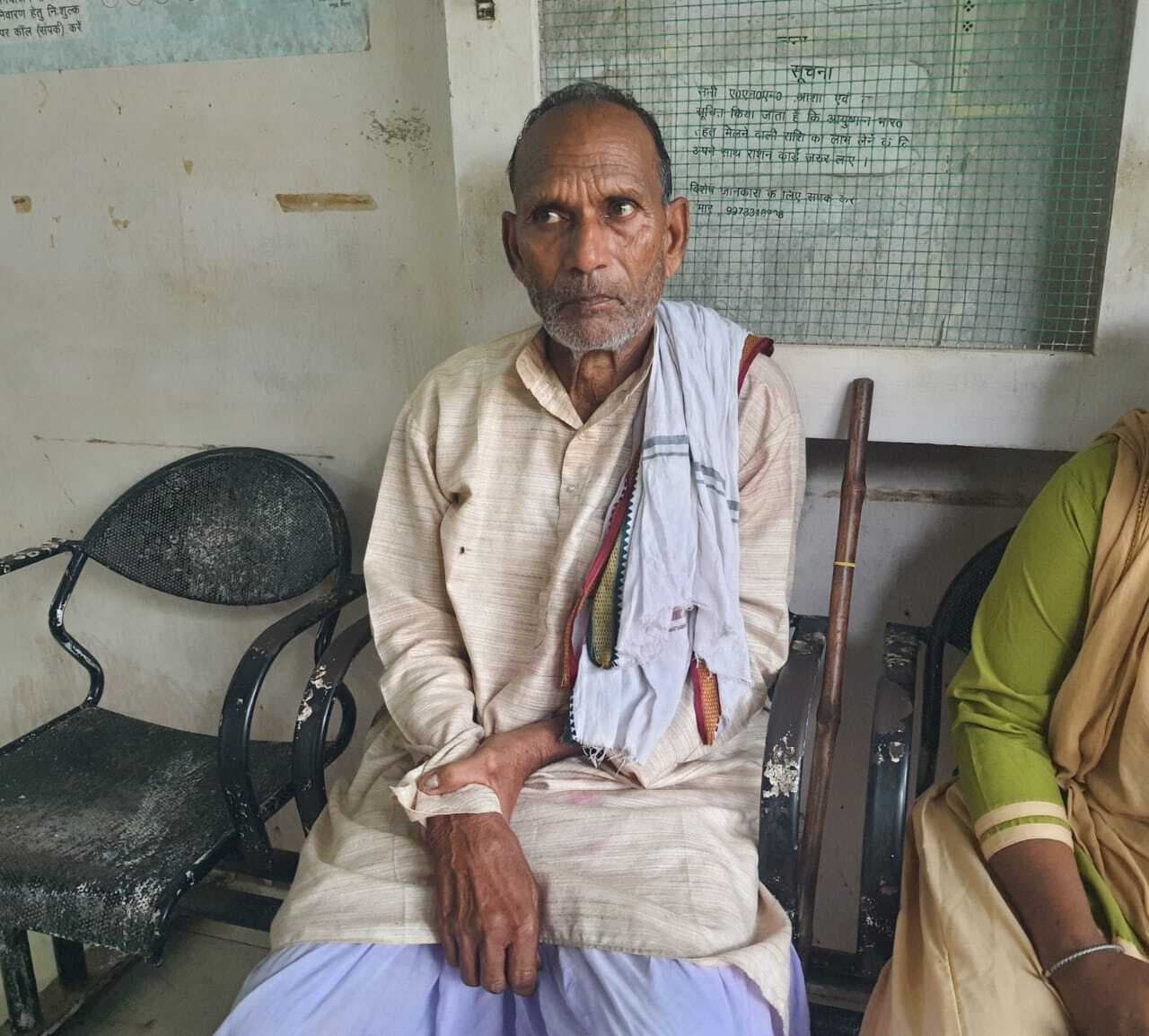 अनियंत्रित बाइक के धक्के से वृद्ध घायल