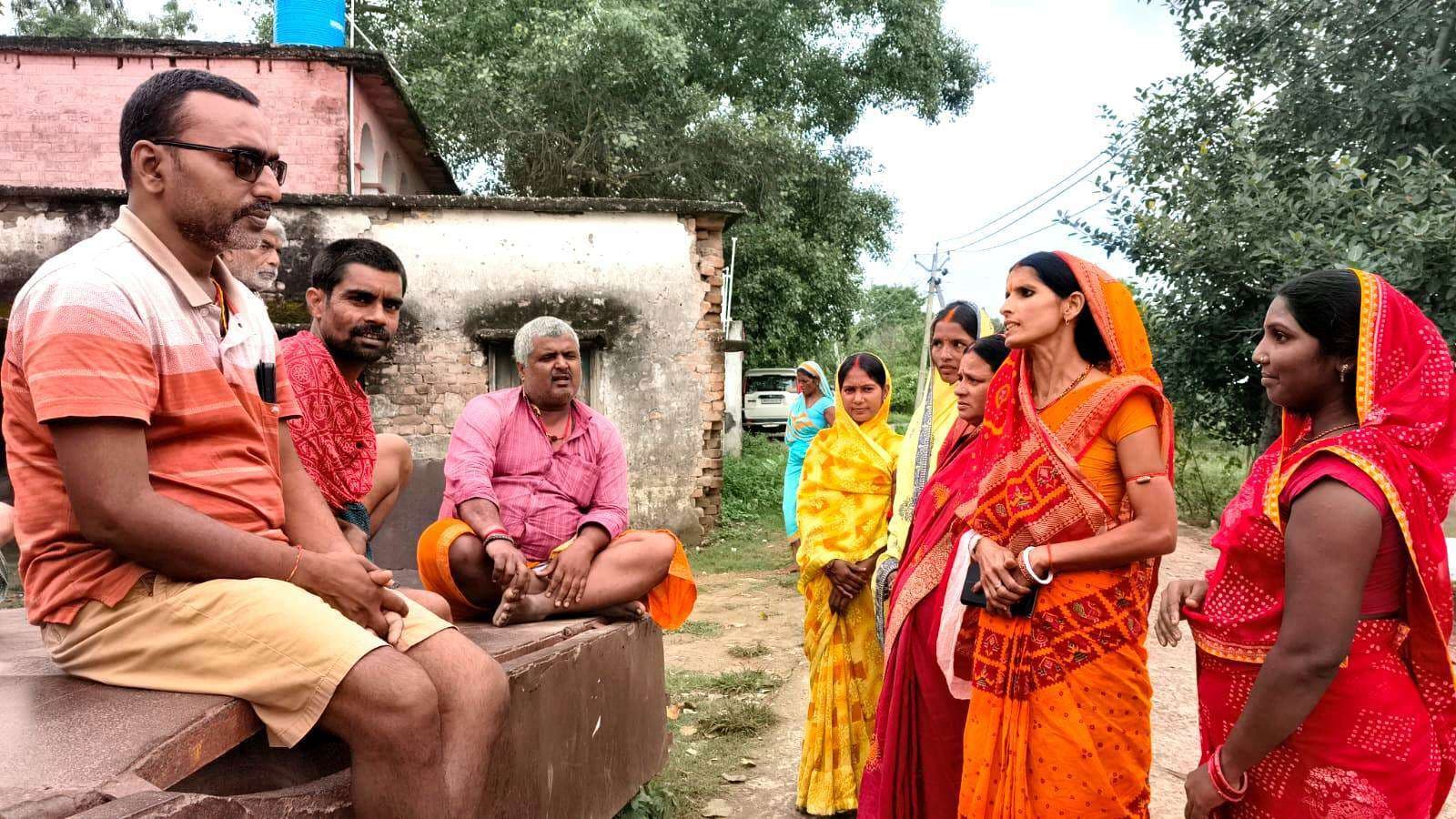 कम वोटिंग प्रतिशत वाले क्षेत्रों में जीविका दीदियां चला रहीं जागरूकता अभियान