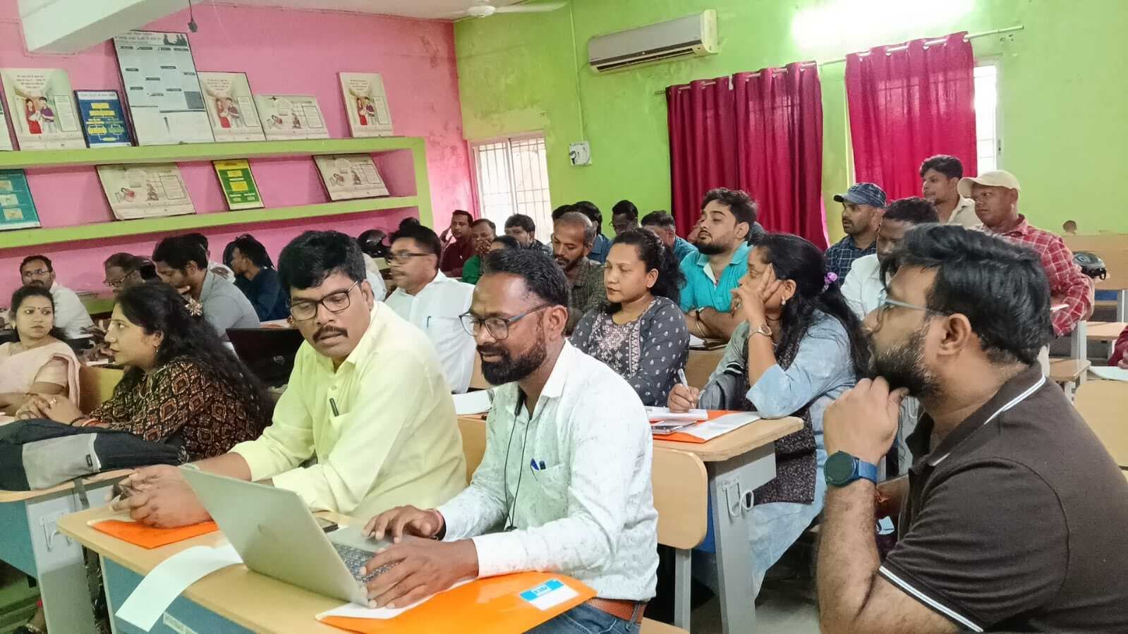 Chaibasa News : स्वास्थ्य केंद्र समय पर डाटा भेजें नियंत्रण में आसानी होगी : सीएस