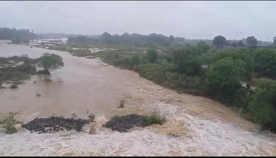 गोड्डा में चक्रवाती तूफान मोंथा के असर से बारिश ने मचायी परेशानी
