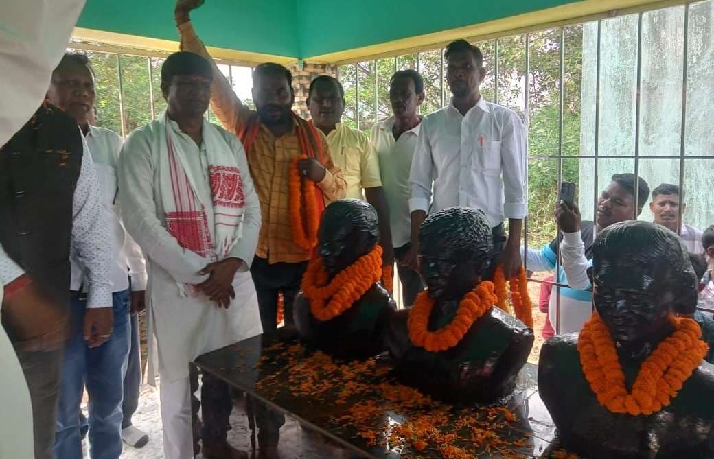 Bokaro News: शहीद लीलू, हीरू व पटेल को दी गयी श्रद्धांजलि