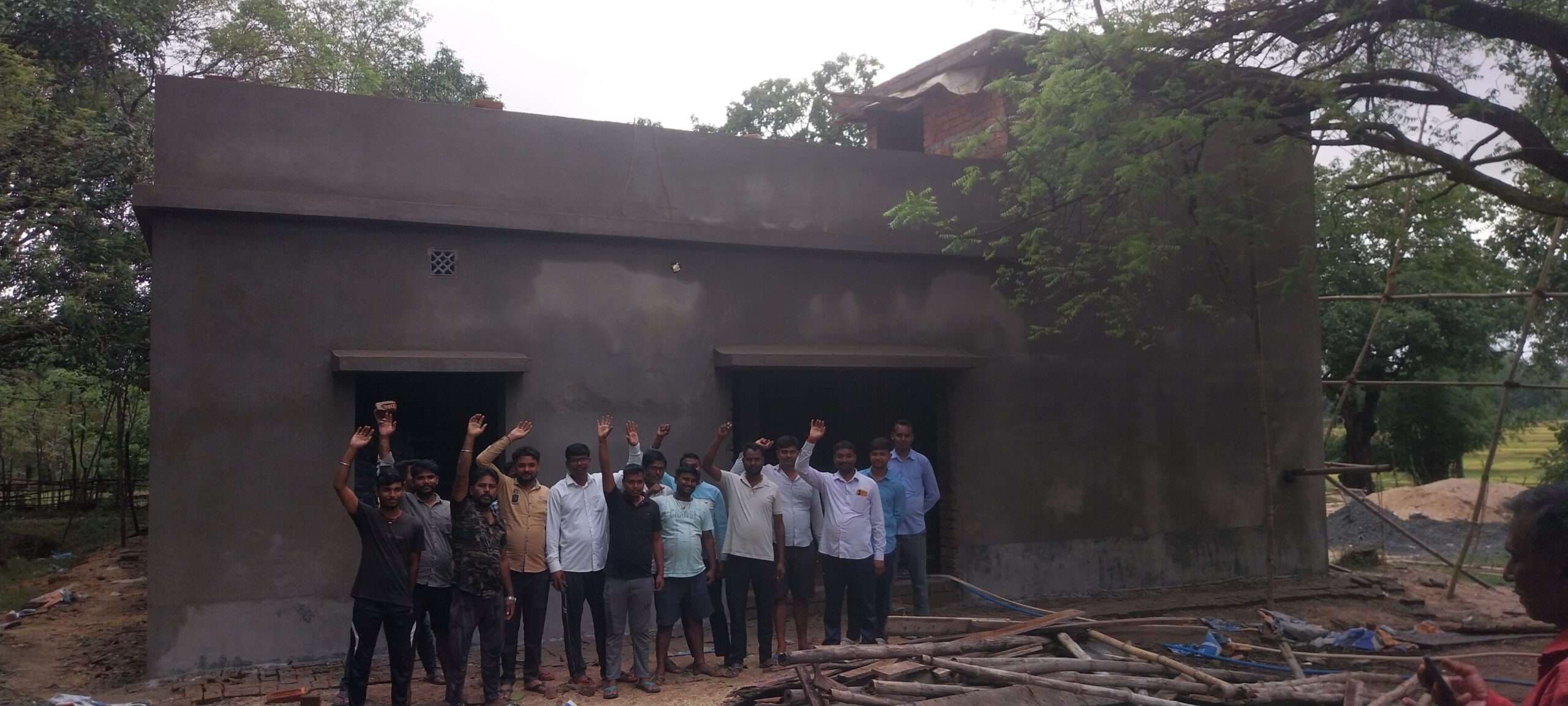 Giridih News : काम घटिया होने का आरोप लगा ग्रामीणों का हंगामा