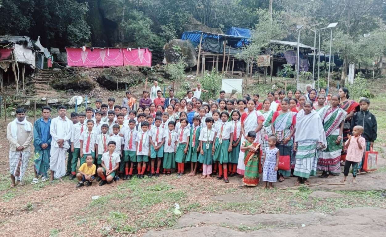 Bokaro News : ओड़िशा से आया ओलचिकी शिक्षकों व विद्यार्थियों का जत्था