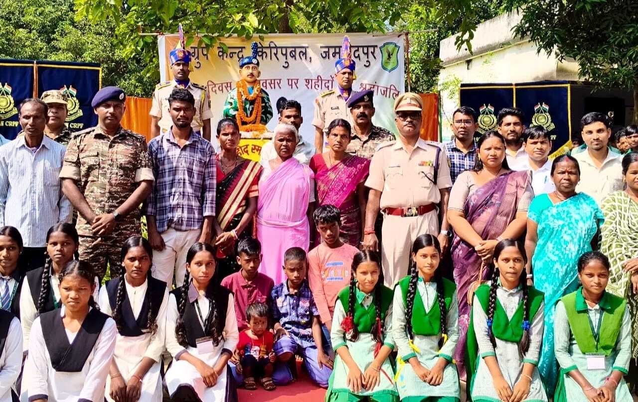 East Singhbhum News : सीआरपीएफ ने शहीद की पत्नी को किया सम्मानित