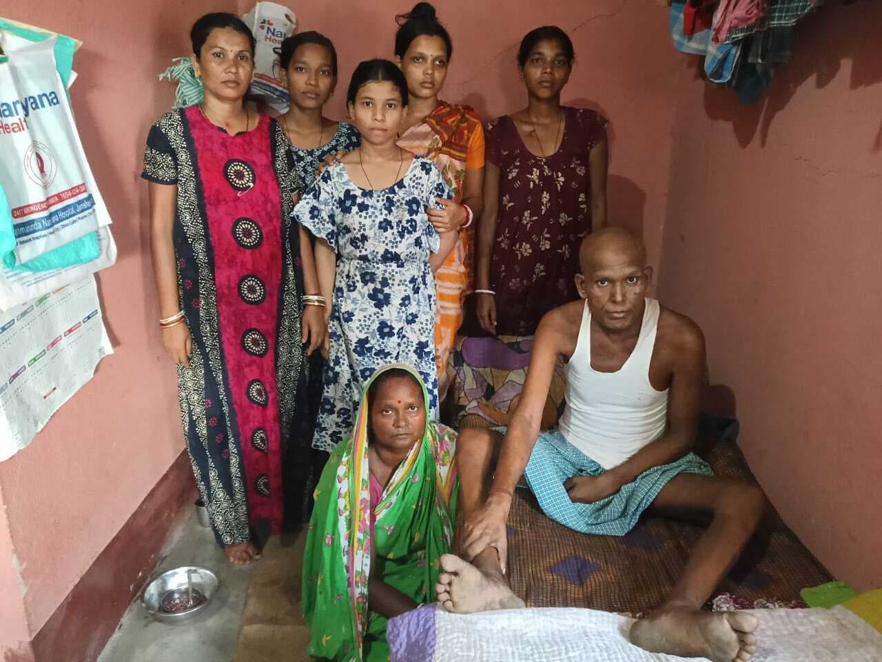 East Singhbhum News : गंभीर बीमारी से पीड़ित ग्रामीण के इलाज में गरीबी बाधक