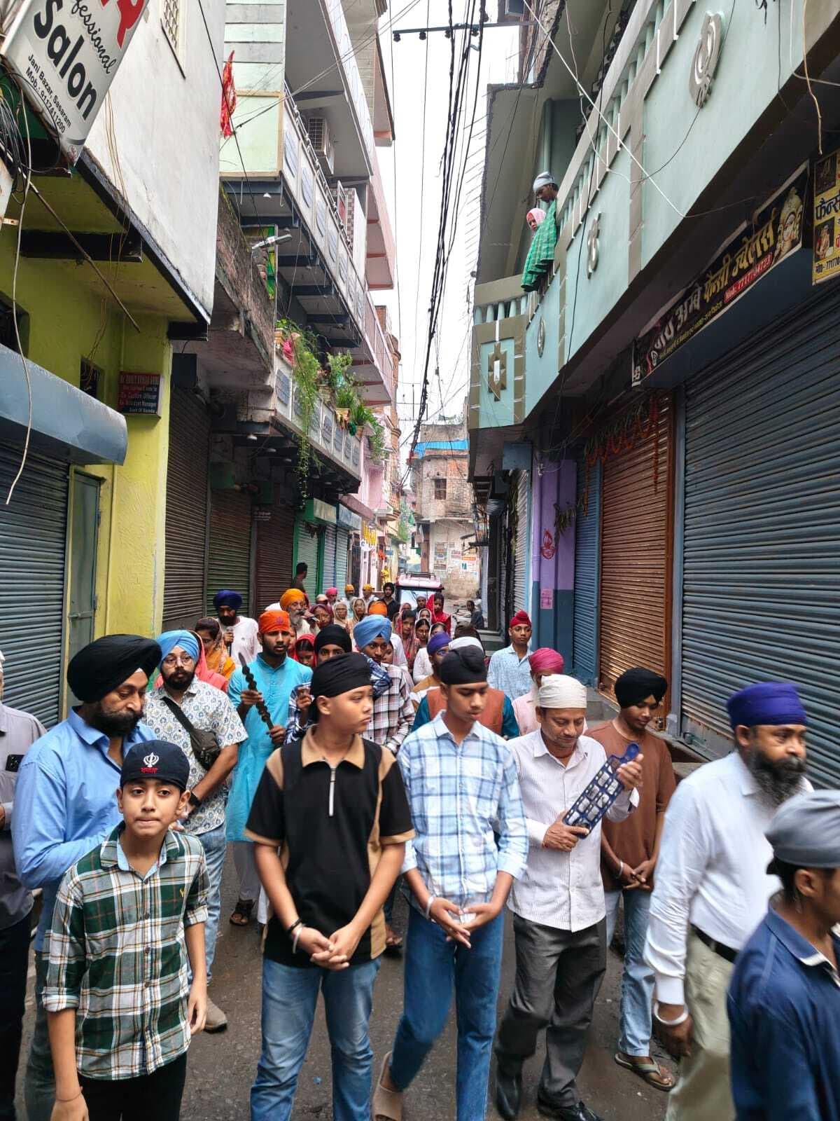 श्री गुरुनानक की प्रकाशोत्सव के दूसरे दिन निकली  प्रभातफेरी