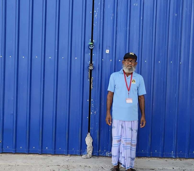 गोदाम में चोरी, विरोध पर गार्ड-पत्नी पर हमला