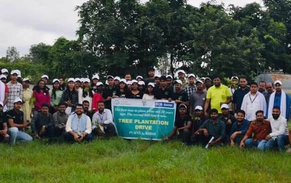 पौधरोपण कर युवाओं ने लिया भविष्य की सुरक्षा का संकल्प