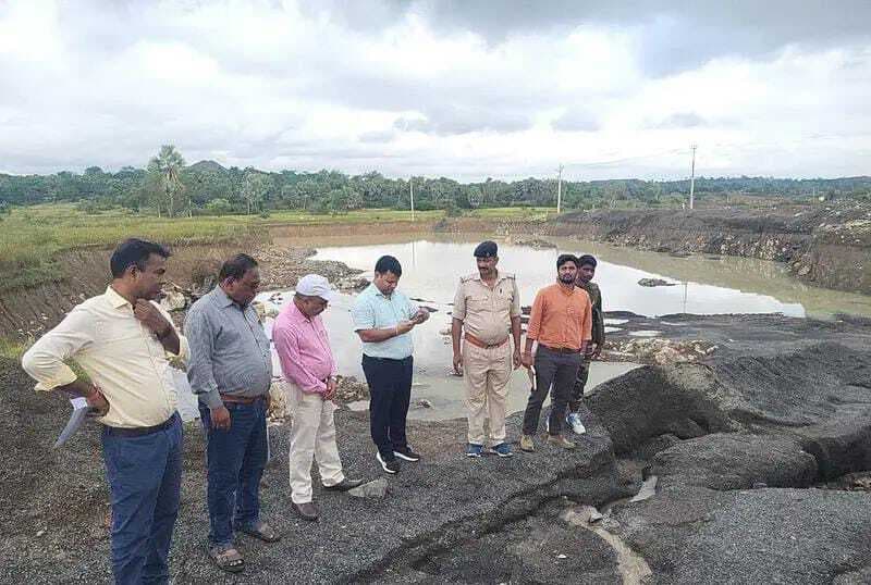 प्रतापपुर में पत्थर खदान, गणेशपुर में क्रशर प्लांट सील