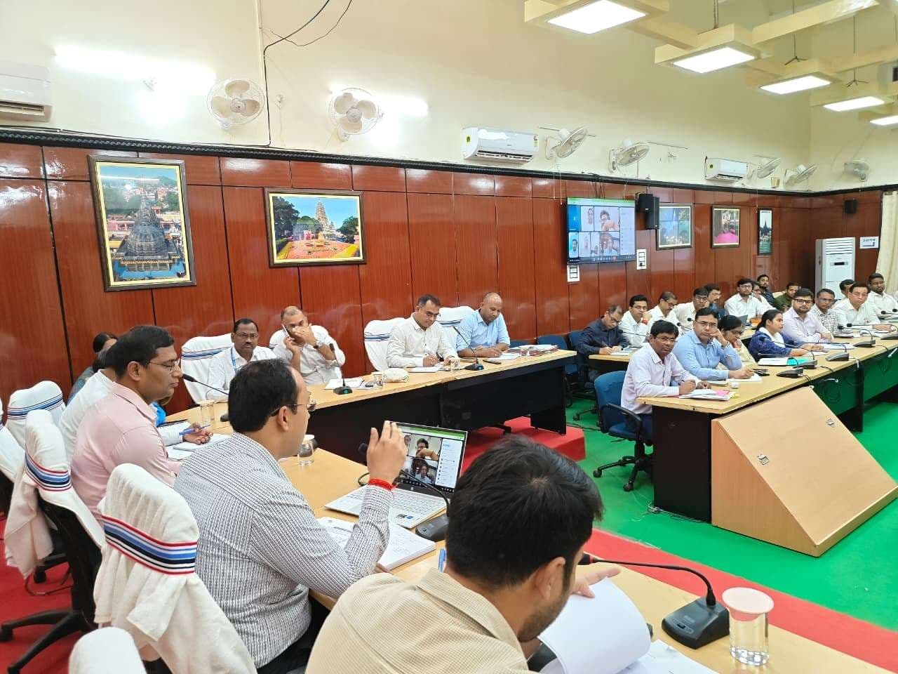 आदर्श आचार संहिता का पालन कराने के लिए जिला प्रशासन कटिबद्ध : डीएम