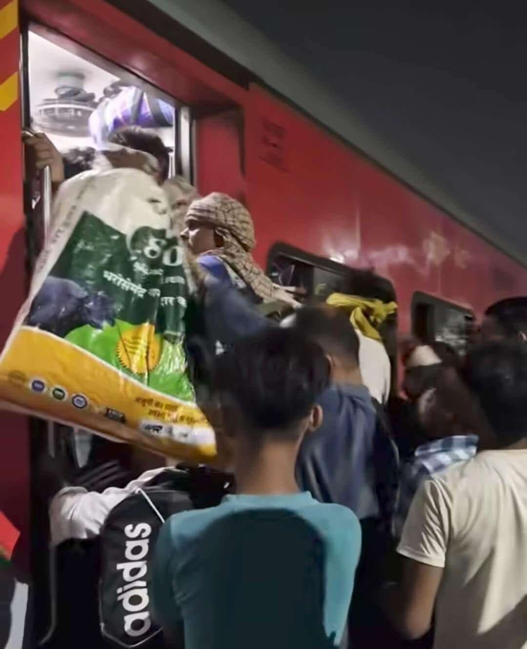 Samastipur News:बेरोजगारी की मार, मजदूरी के लिए परदेस निकल पड़े लोग