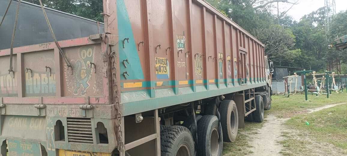 बिना चालक दो सौ मीटर लुढ़का टेलर, ऑटो से टक्कर