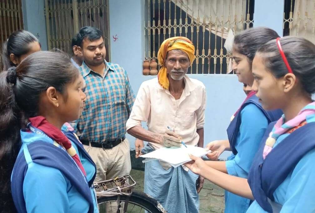 hajipur news. विद्यालयों के स्काउट एंड गाइड चला रहे मतदाता जागरूकता अभियान