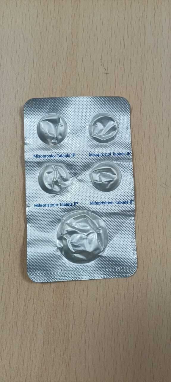 ग्रामीण क्षेत्राें में खुलेआम बिना चिकित्सीय परामर्श के मिल रहीं प्रतिबंधित दवाएं