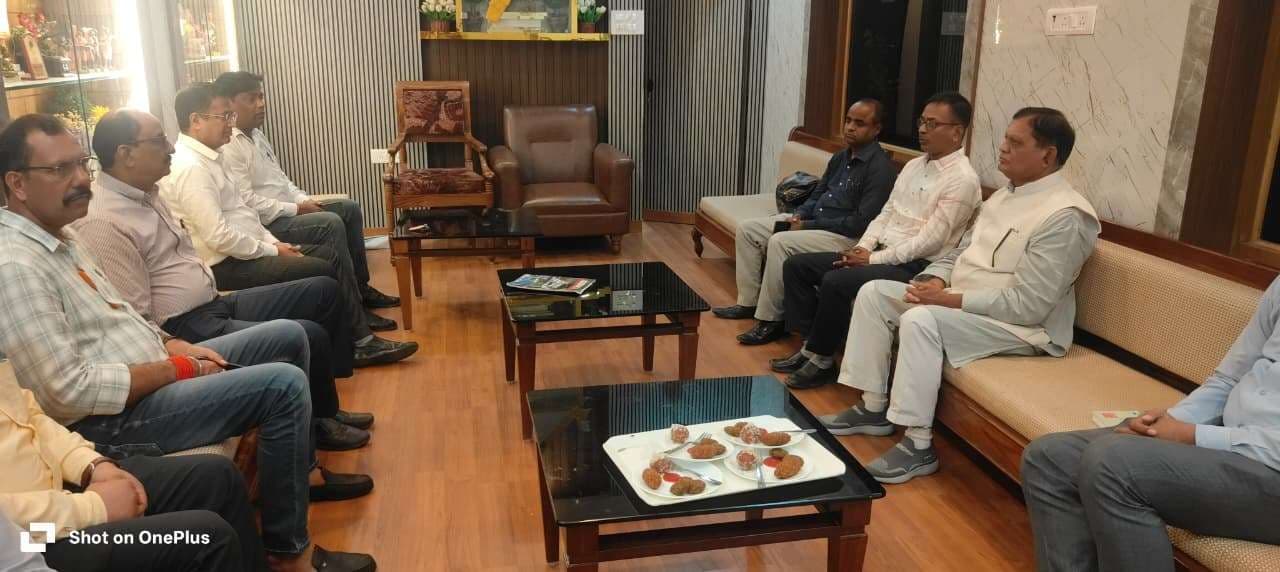 वोट डालने के लिए होटल कर्मियों को मिलेगा सवैतनिक अवकाश