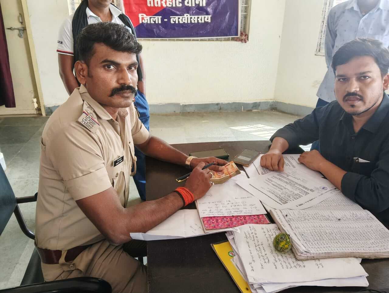 चेकिंग के दौरान कार से 70,300 रुपये बरामद