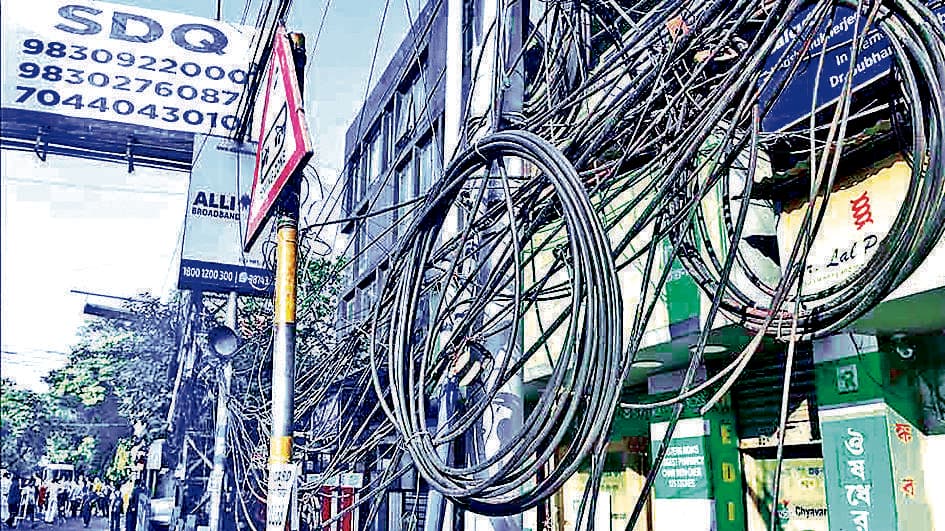 ओवरहेड केबल व इंटरनेट तारों को अंडरग्राउंड करेगा निगम