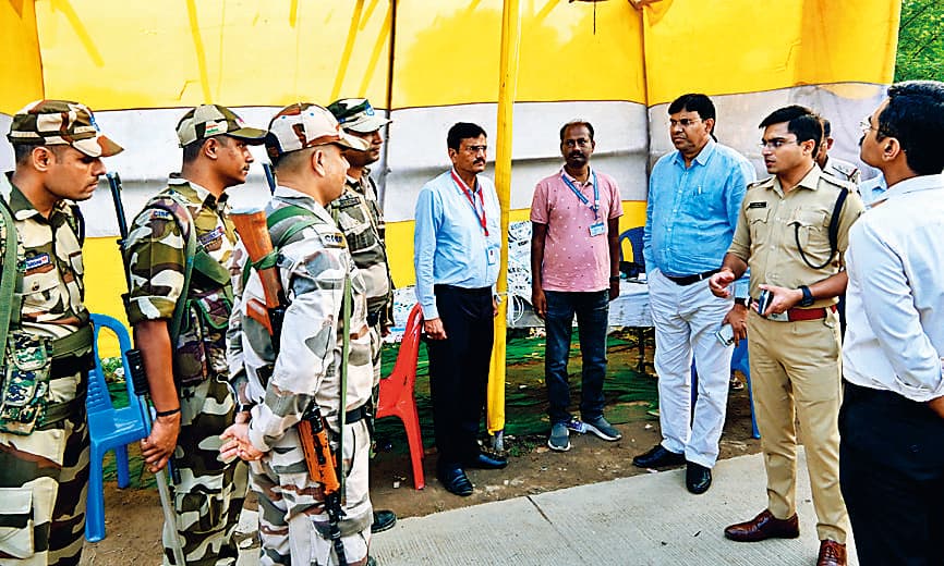 BUXAR Election News : चुनाव को प्रभावित करने वाली गतिविधियों पर सख्ती का निर्देश