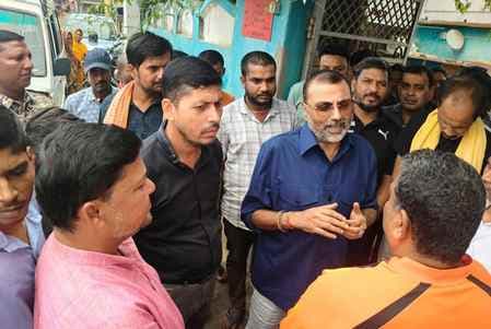 गोड्डा सांसद डॉ. निशिकांत दुबे ने डुमरिया में तिलक झा के परिवार को दी सांत्वना