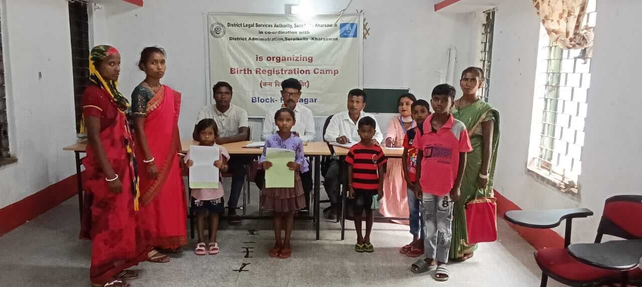 Seraikela Kharsawan News : राजनगर में जन्म निबंधन शिविर में 524 आवेदन जमा