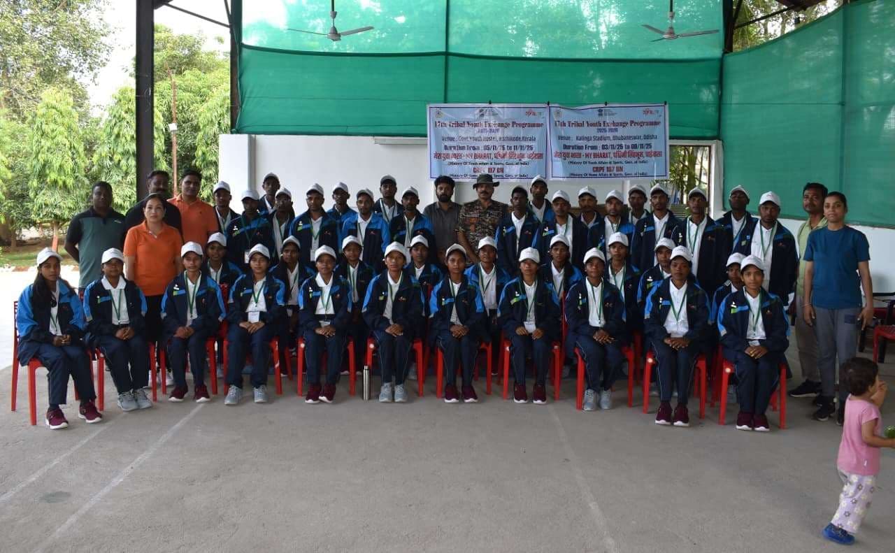 Chaibasa News : आदिवासी युवक-युवतियों को भुवनेश्वर व केरल भेजा गया