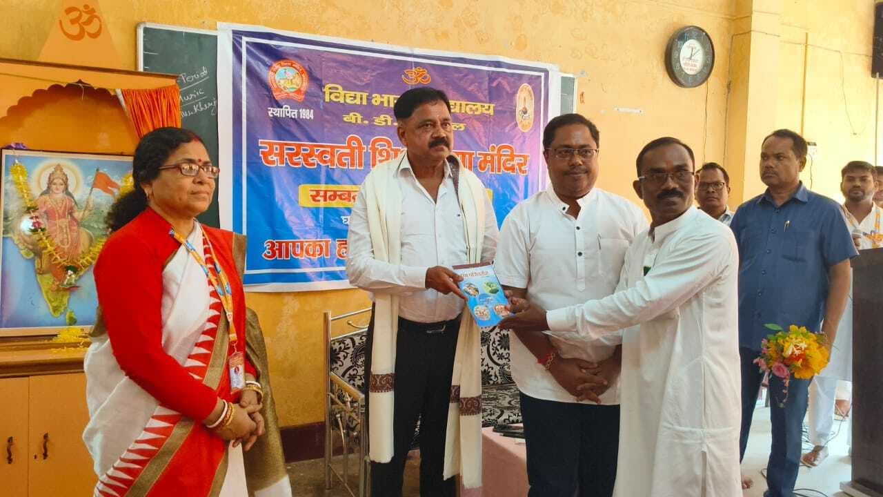 East Singhbhum News : मां बच्चे की पहली गुरु, शिक्षक राष्ट्र के शिल्पकार: सुदिव्य सोनू