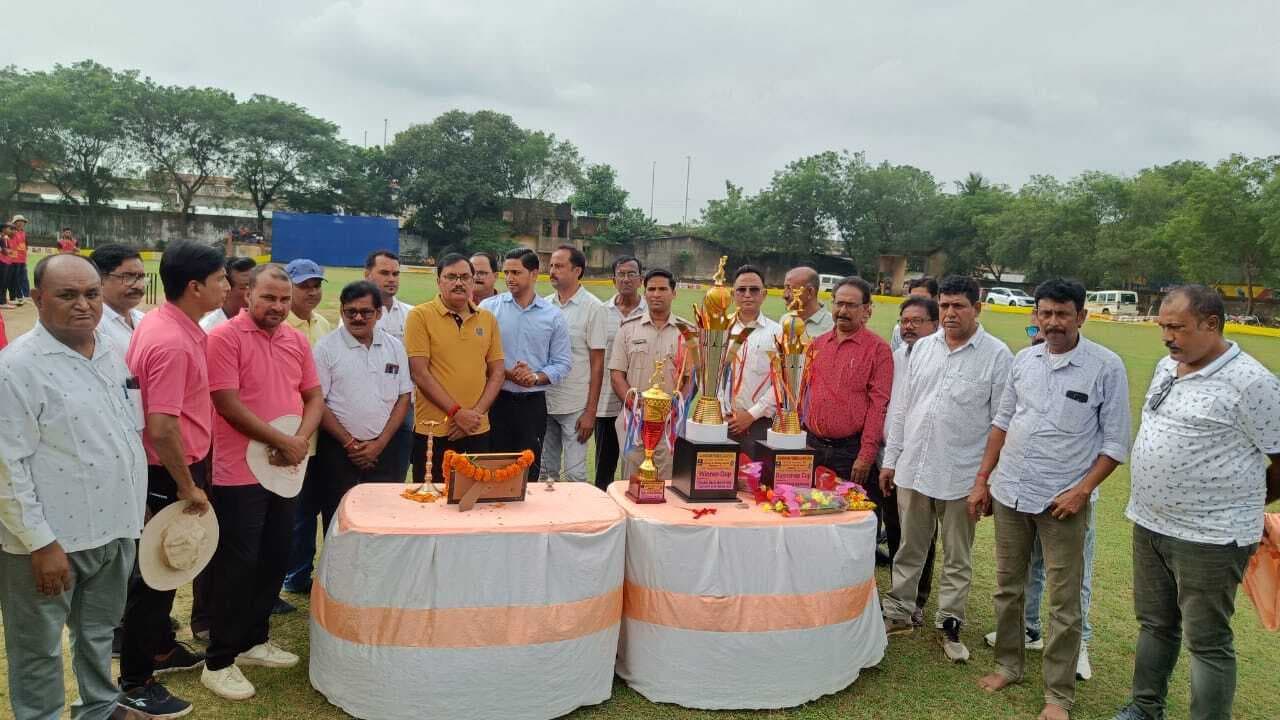 East Singhbhum News : खिलाड़ी लक्ष्य निर्धारित कर खेलें, सफलता जरूर मिलेगी : बीडीओ