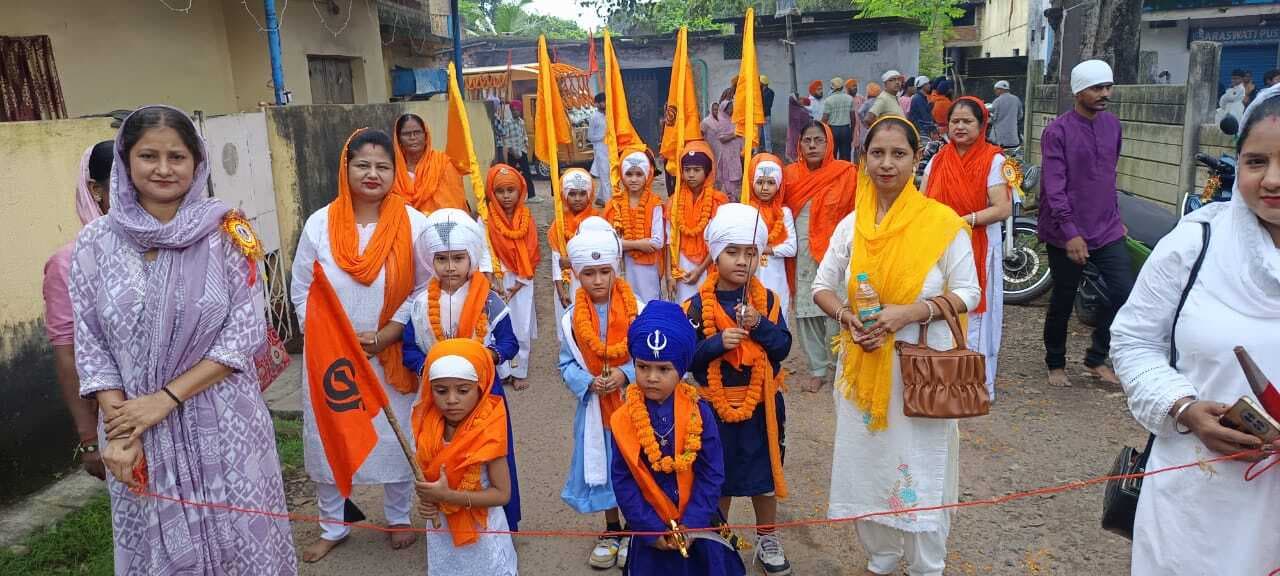 Dhanbad News: गुरु नानक देव जी प्रकाश पर्व निकला नगर कीर्तन