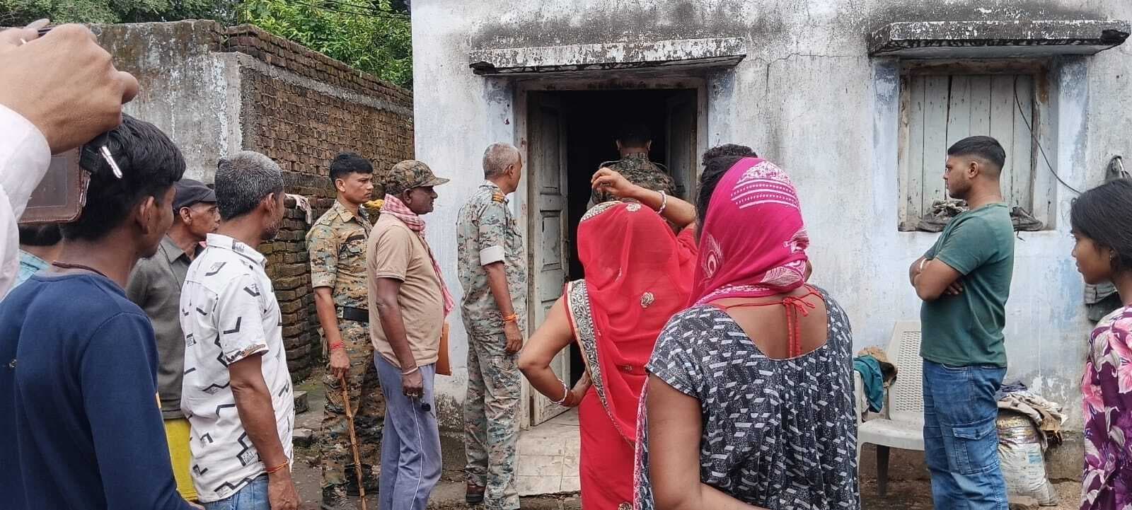 Dhanbad News: मायके गयी थी पत्नी, पति ने फांसी लगा दे दी जान