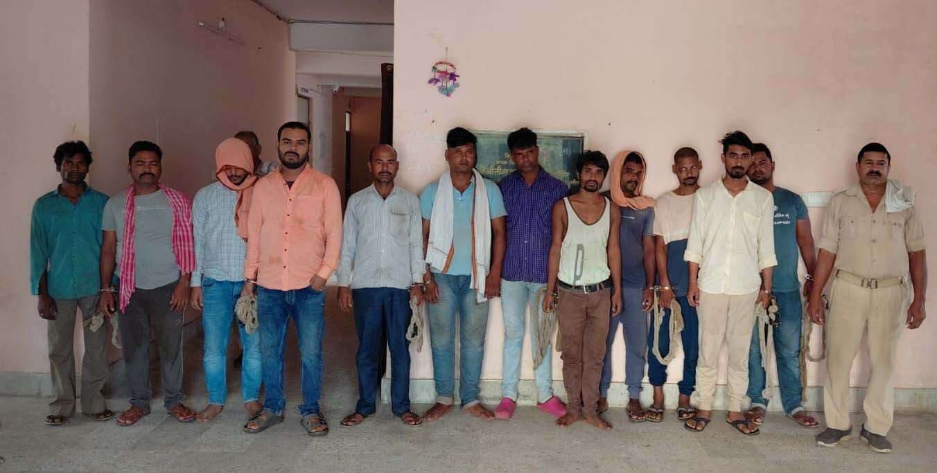 तस्कर व 11 शराबी गिरफ्तार