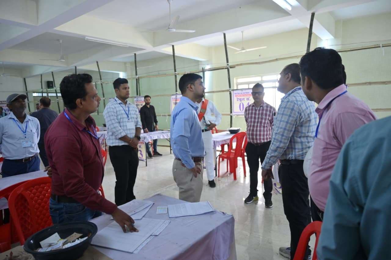 डीएम ने किया बज्रगृह का औचक निरीक्षण, दिये कई जरूरी निर्देश