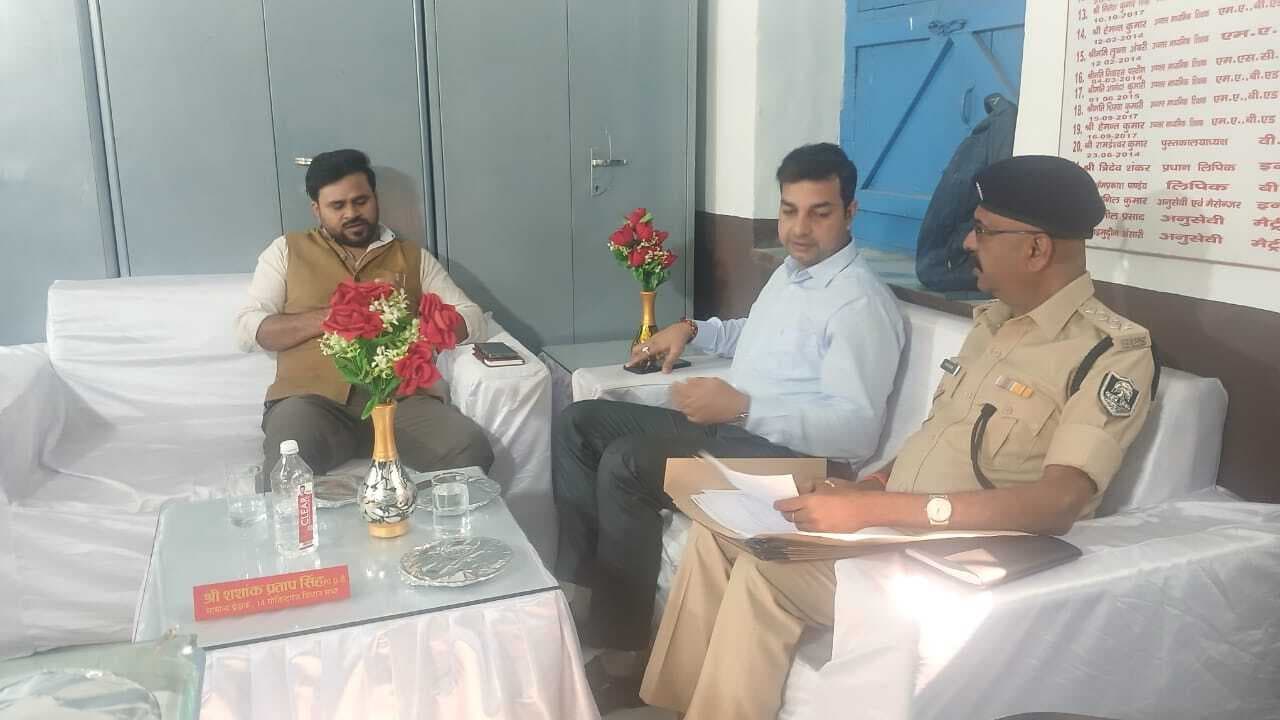 Motihari: कमीशनिंग हॉल का किया प्रेक्षक ने निरीक्षण