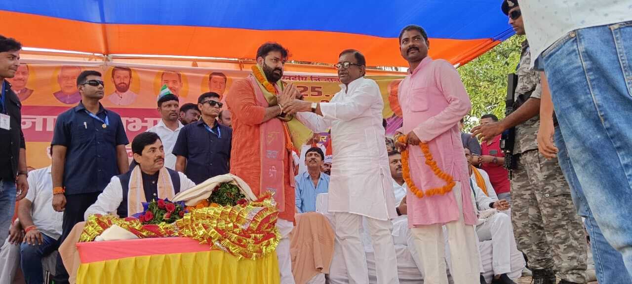 बरौली में सिने स्टार पवन सिंह ने एनडीए प्रत्याशी के पक्ष में किया चुनाव प्रचार