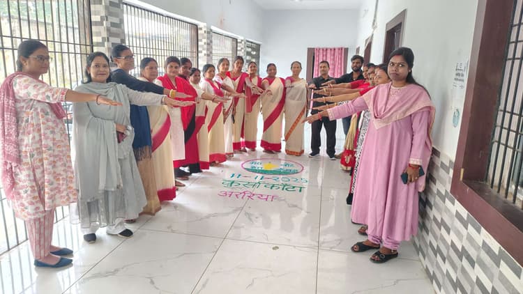 रंगोली बनाकर मतदाताओं को किया जागरूक