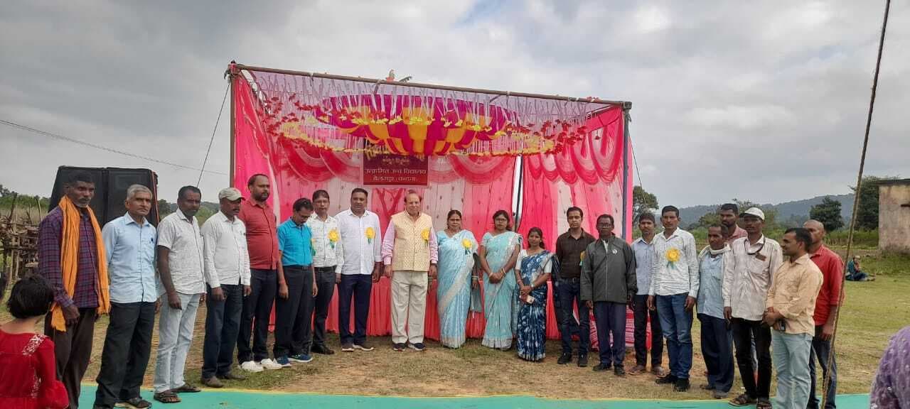 उउवि बैलगड़ा से सेवानिवृत्त शिक्षक को दी गयी विदाई