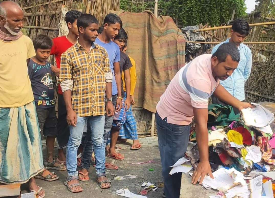 आग लगने से एक परिवार का घर जलकर राख, लाखों का नुकसान