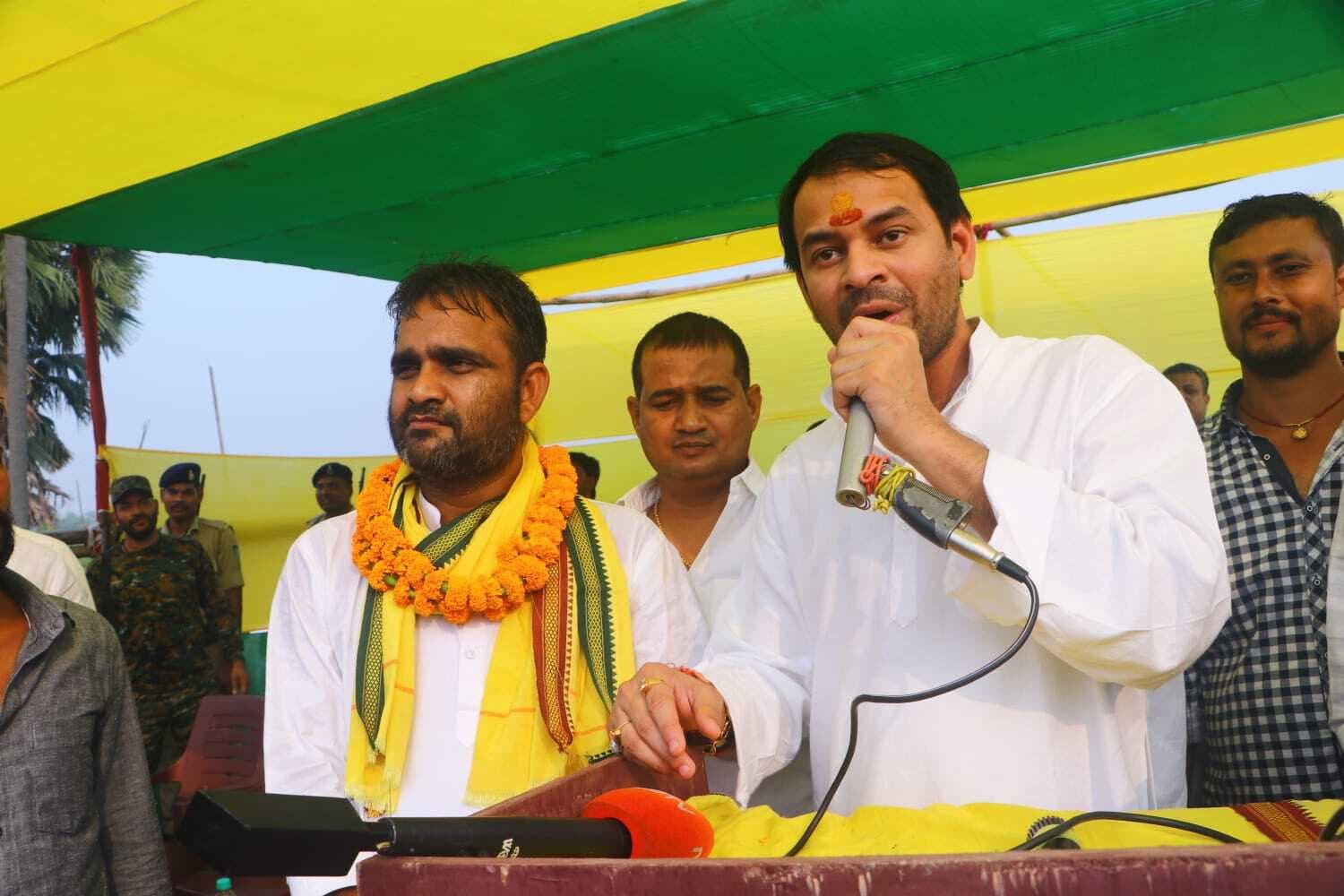 hajipur news. बाढ़ में मैं राघोपुर आया, आपका विधायक नहीं, वो फर्जी : तेजप्रताप