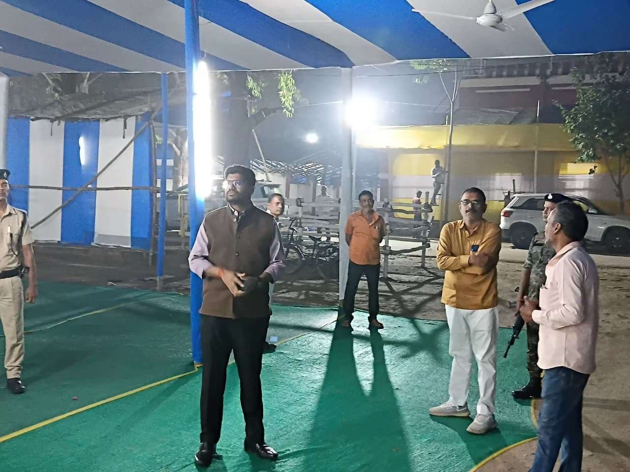 Bihar Elections 2025: विधानसभा चुनाव को लेकर निर्वाचन पदाधिकारी ने किया बज्रगृह का निरीक्षण