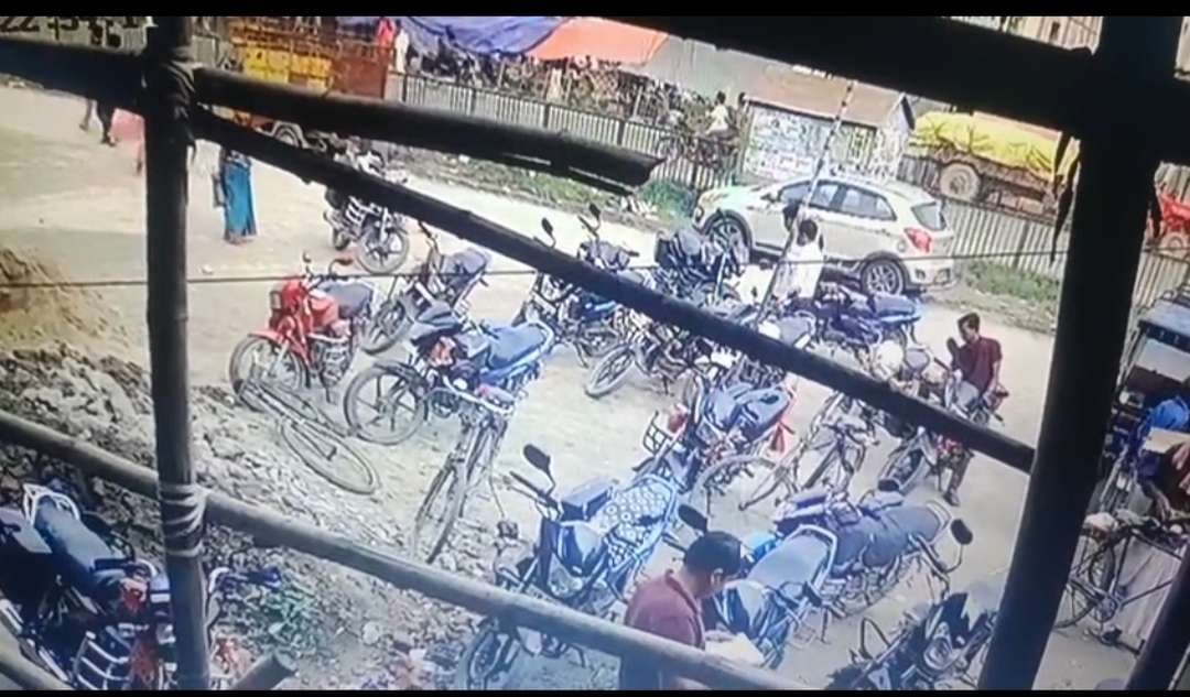 बैंक के पास खड़ी बाइक की चोरी, प्राथमिकी