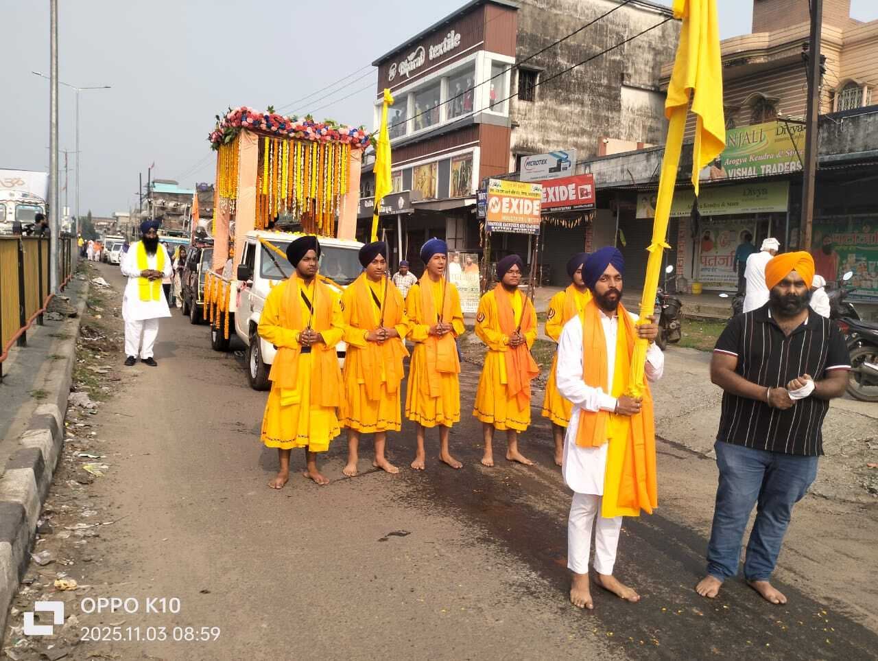 Dhanbad News : निरसा में निकला नगर कीर्तन, गदका पार्टी ने दिखाये हैरतअंगेज करतब